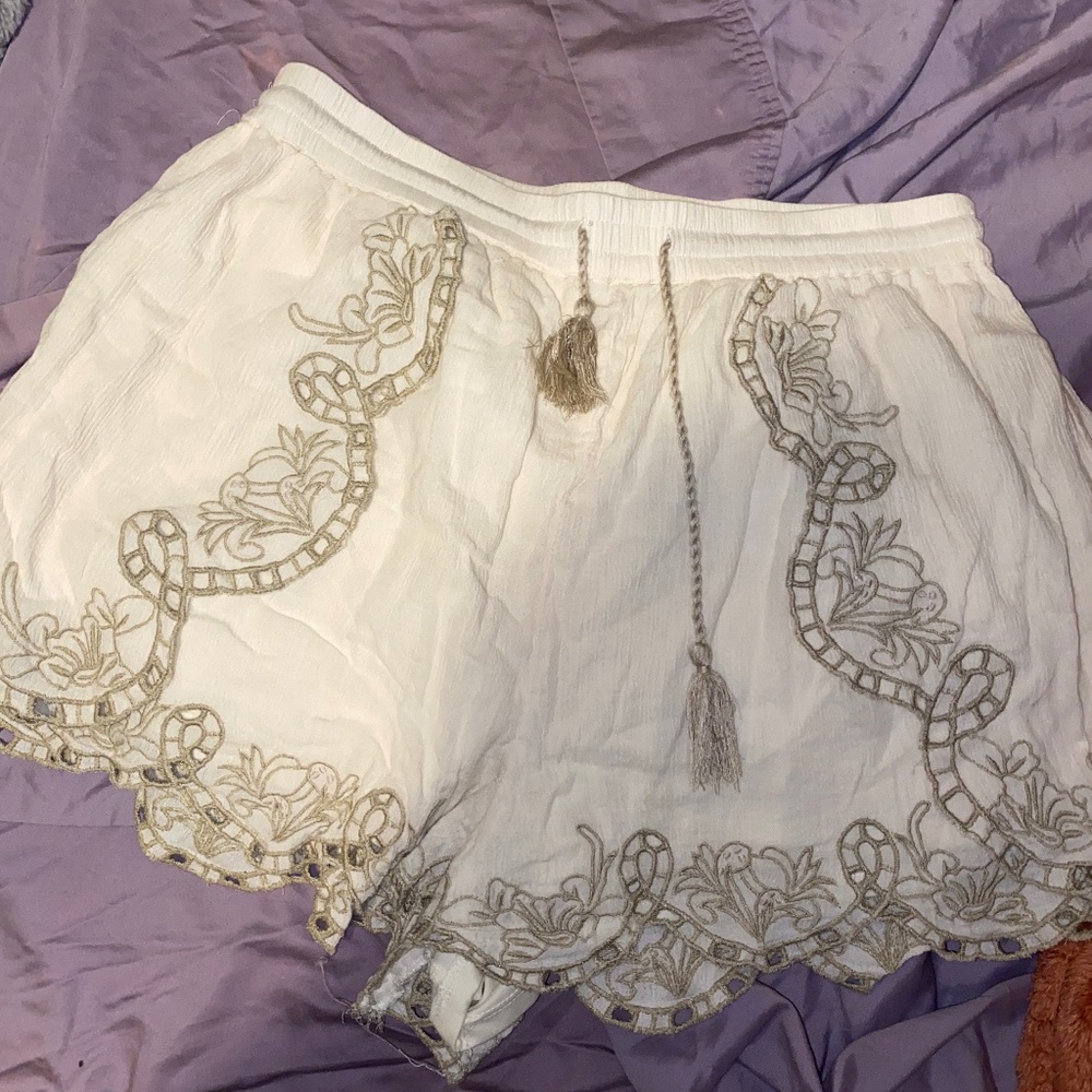American Eagle white shorts